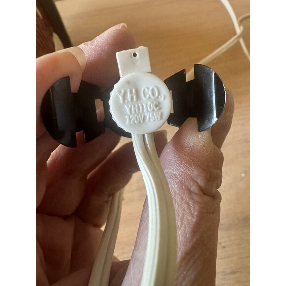 Yuletide Snow Hamlet Merry Town Station Ceramic‎ Christmas Village Lights Up - Picture 7 of 13